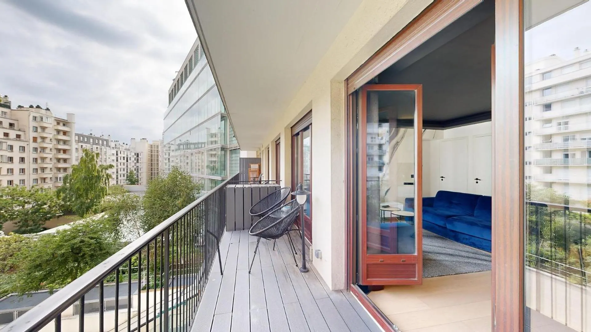 Bluestay 55 - A * París