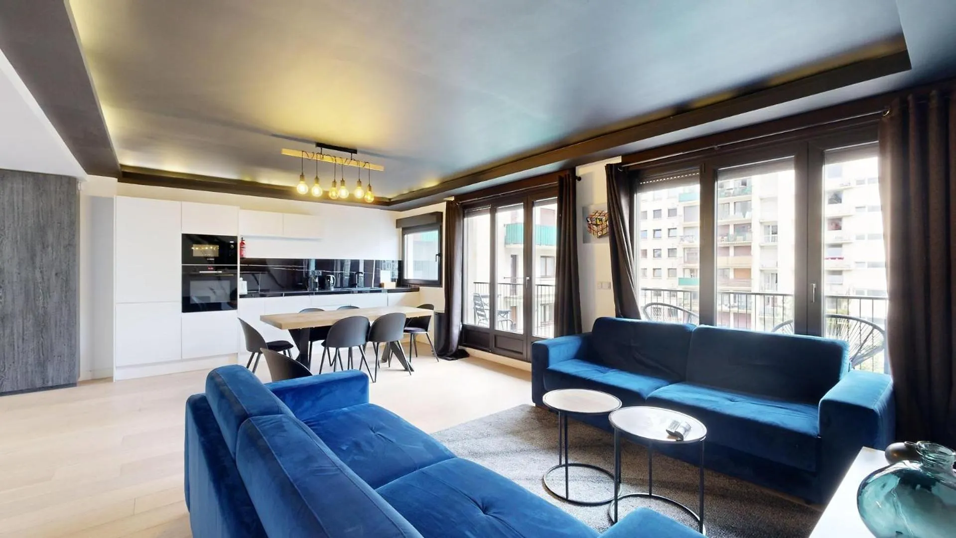 Bluestay 55 - A Paris